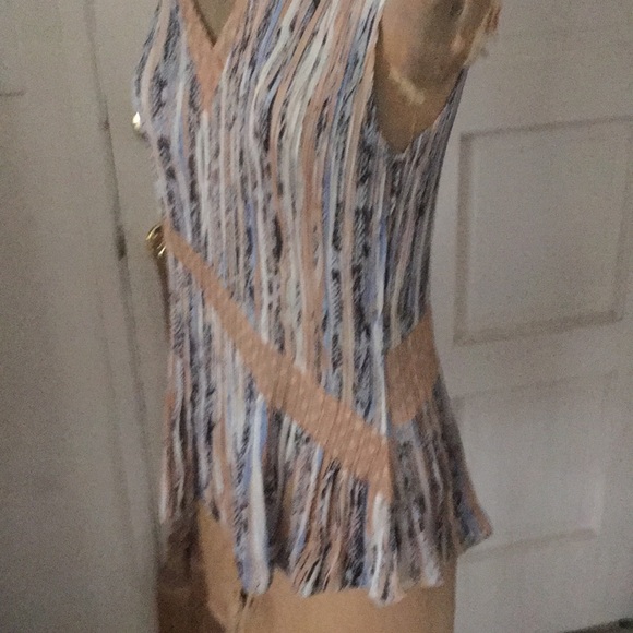 Top - Picture 2 of 3